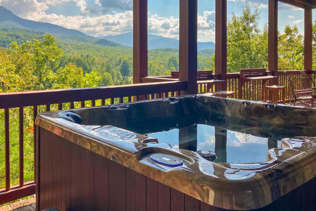 Beary Content, Gatlinburg