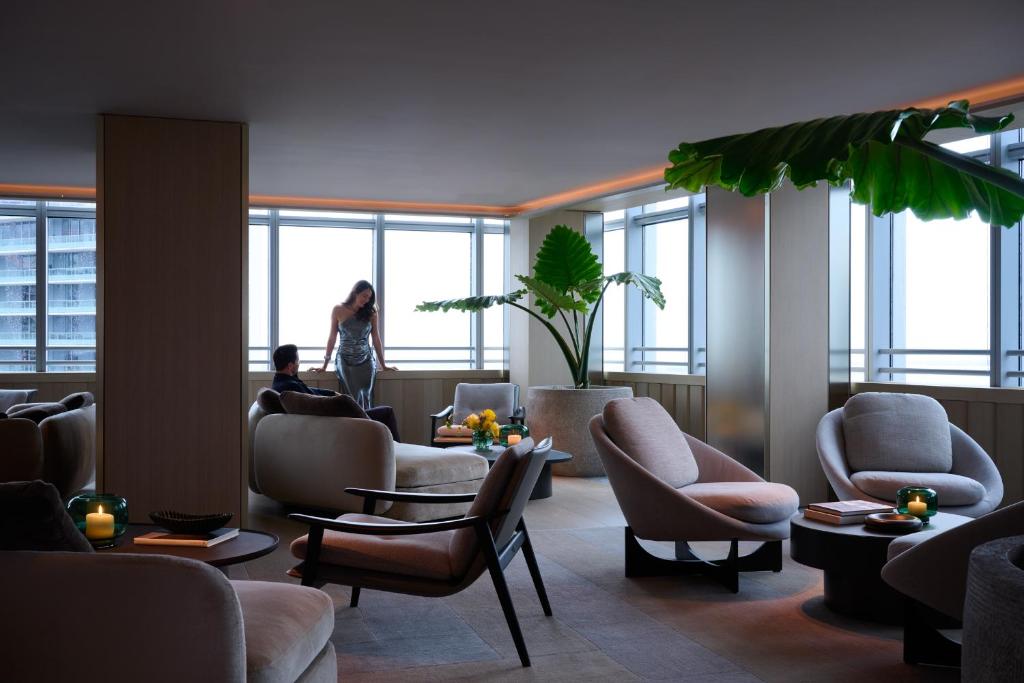 Shared lounge/TV area