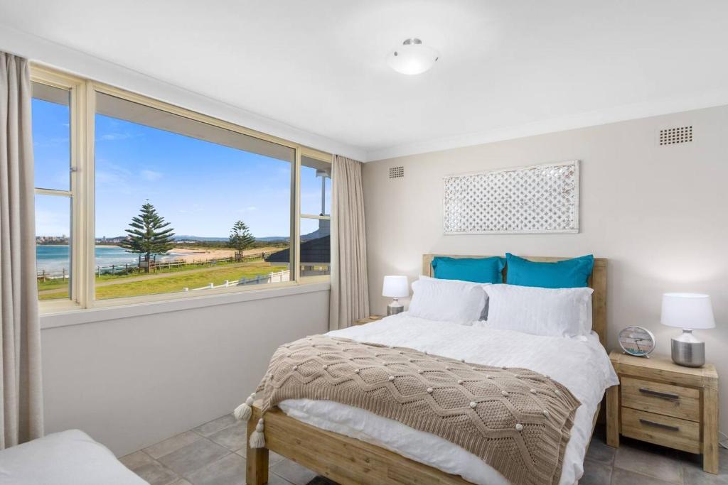 Seaside Escape - Stunning Vistas over Towradgi Beach, Wollongong