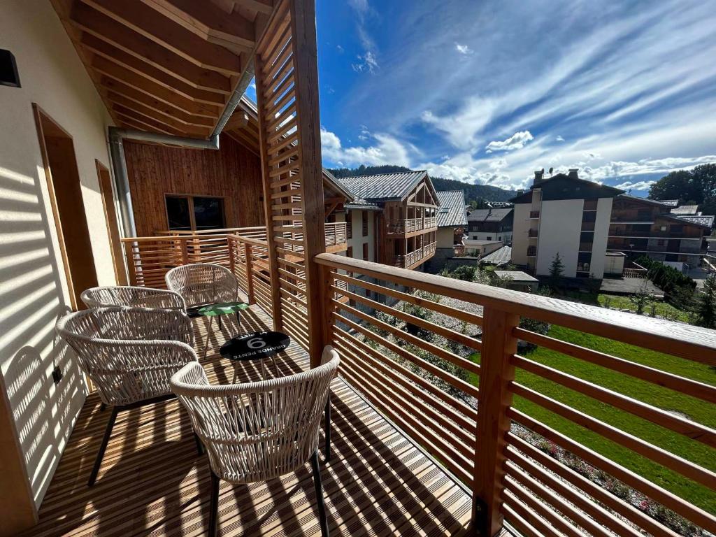 Appartement de Charme au Centre des Gets, 2 Chambres, Terrasse, Parking, Services Inclus - FR-1-623-348 - 3