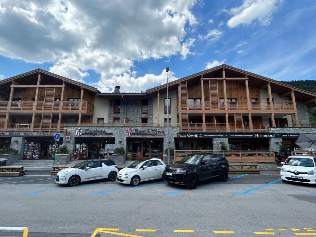 Appartement de Charme au Centre des Gets, 2 Chambres, Terrasse, Parking, Services Inclus - FR-1-623-348 - 4