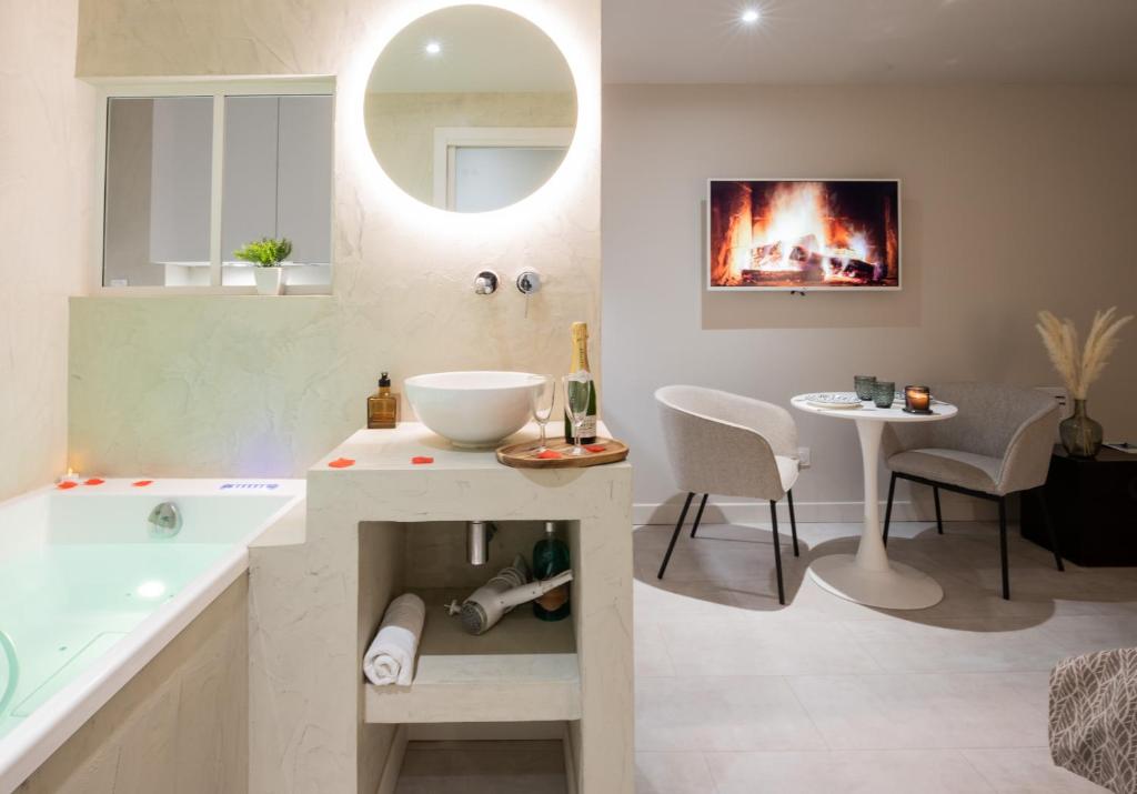 Loveroom Muse old town jacuzzi Annecy vieille ville - 2