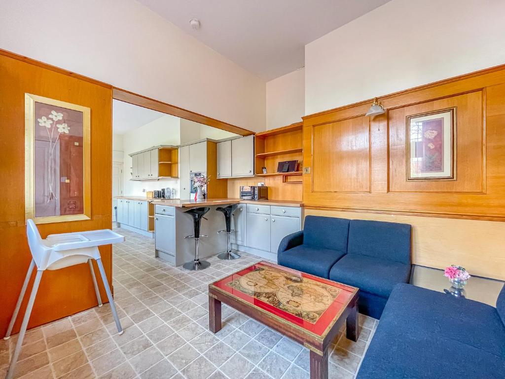 *RE9bC* For your most relaxed & Cosy stay + Free Parking + Free Fast WiFi *, Moortown