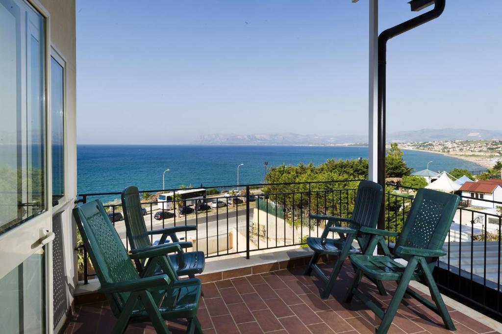 Trivani a 100 m dal mare photo