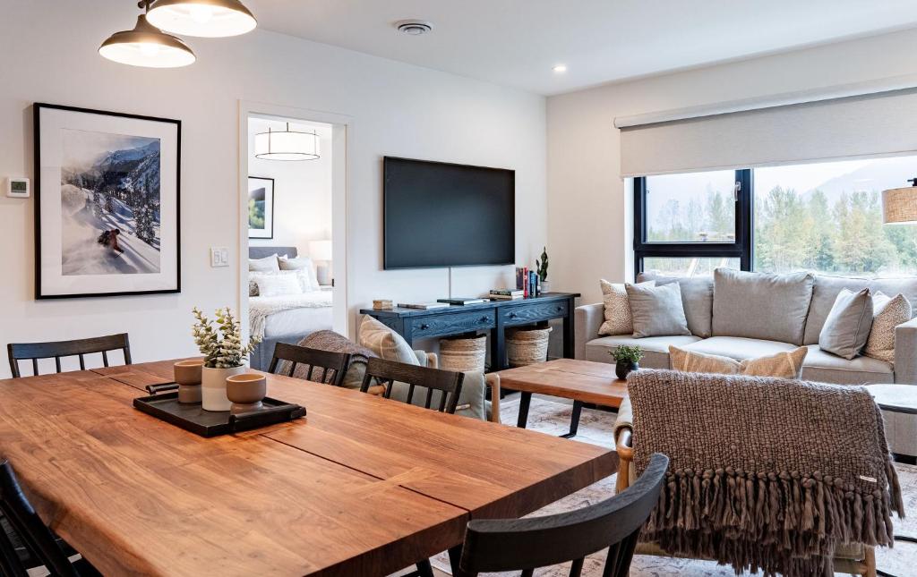 Farwell's Spike by Revelstoke Vacations, Revelstoke