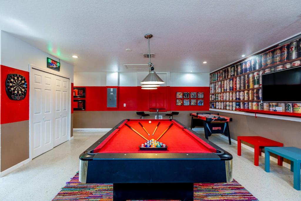 4br House w Perfect Location Pool and Much More, Kissimmee