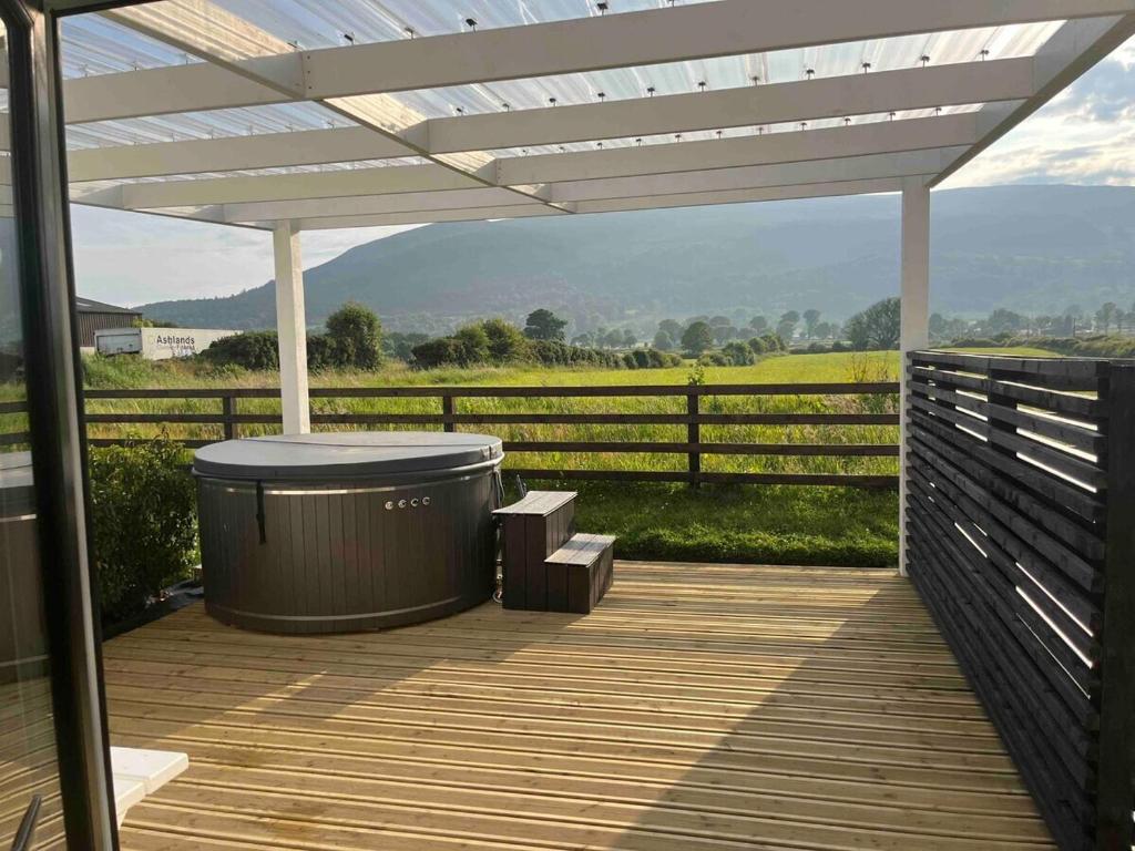 Castle View Chalet by Clonlum Cottages, Newry