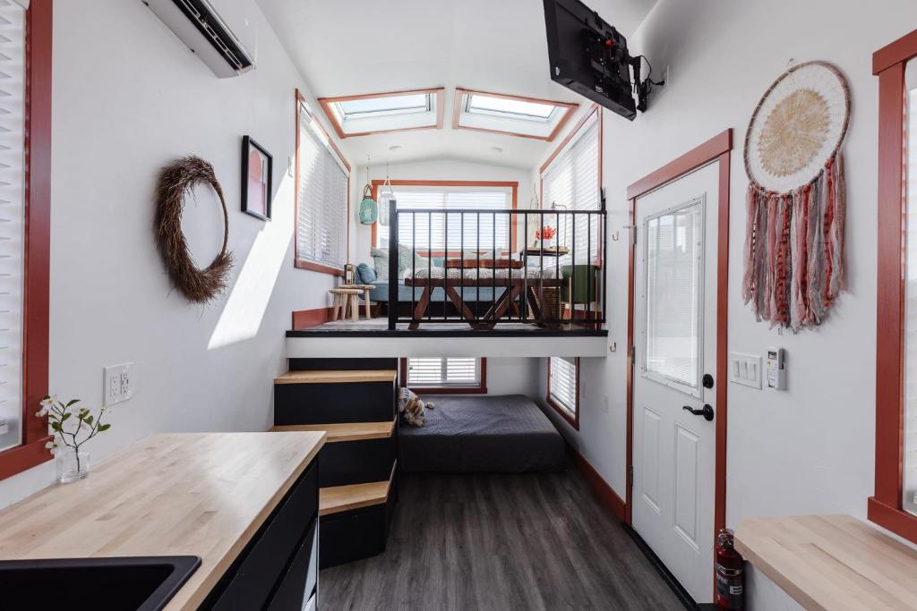 New calm & relaxing Tiny House w deck near ZION, Apple Valley