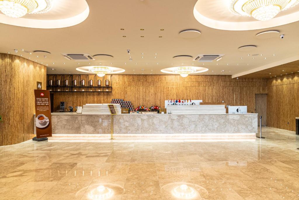 Highly reviewed check-in/out