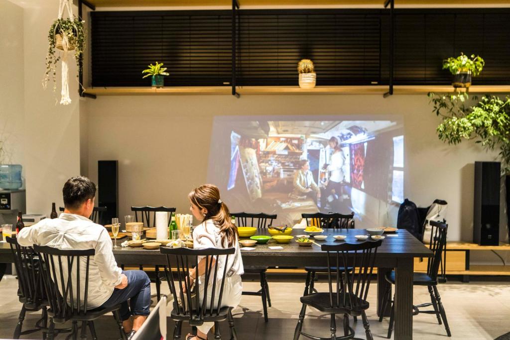 Shared lounge/TV area