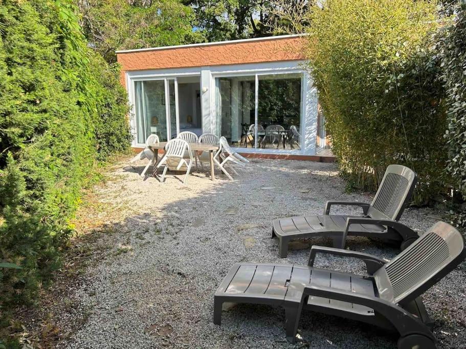 Maisonnette climatisée à 10 m de la plage de la péguière - 4
