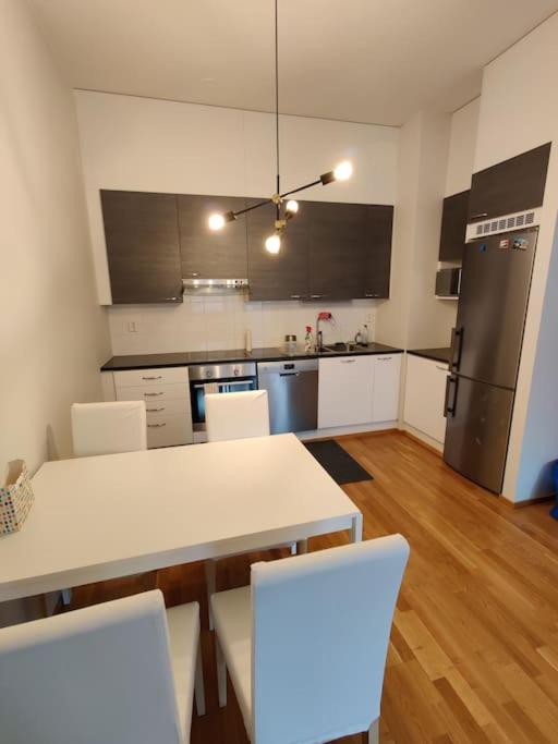 Kotimaailma - Tilava kotoisa kolmio saunalla Espoossa, Helsinky