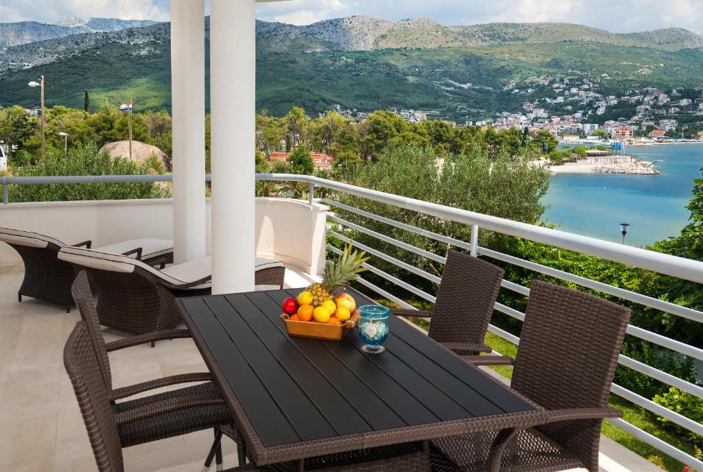 The Beach Apartments — Hotel in Split