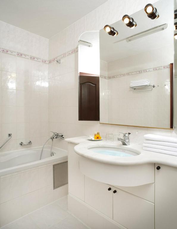 Hotel Cernigov photo