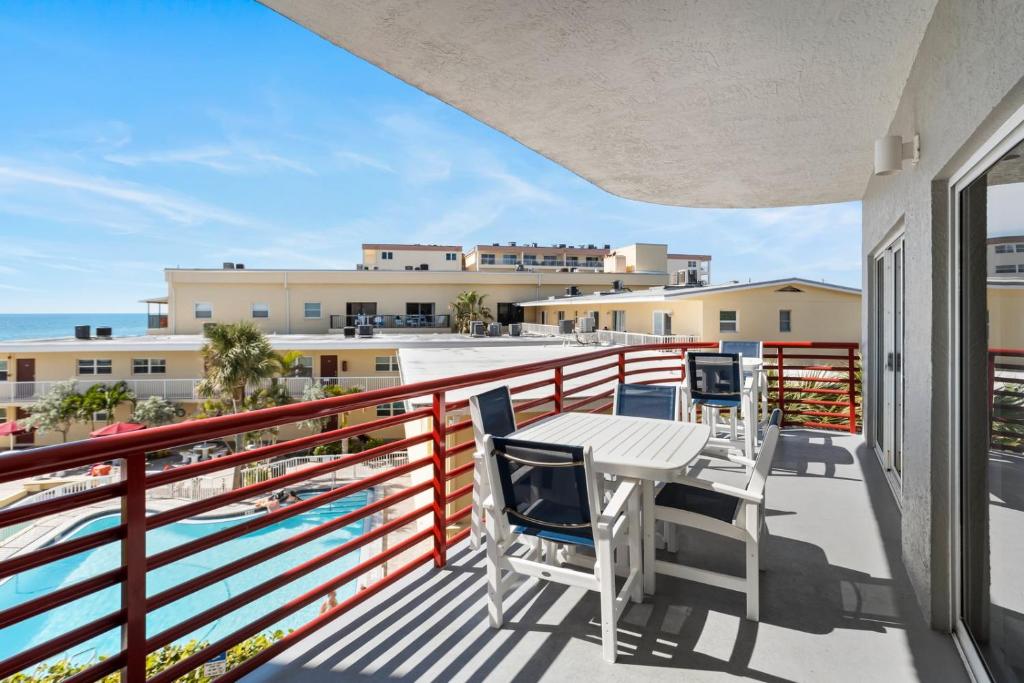 Large Gulf Unit Beach Views - Crimson #203, St Pete Beach