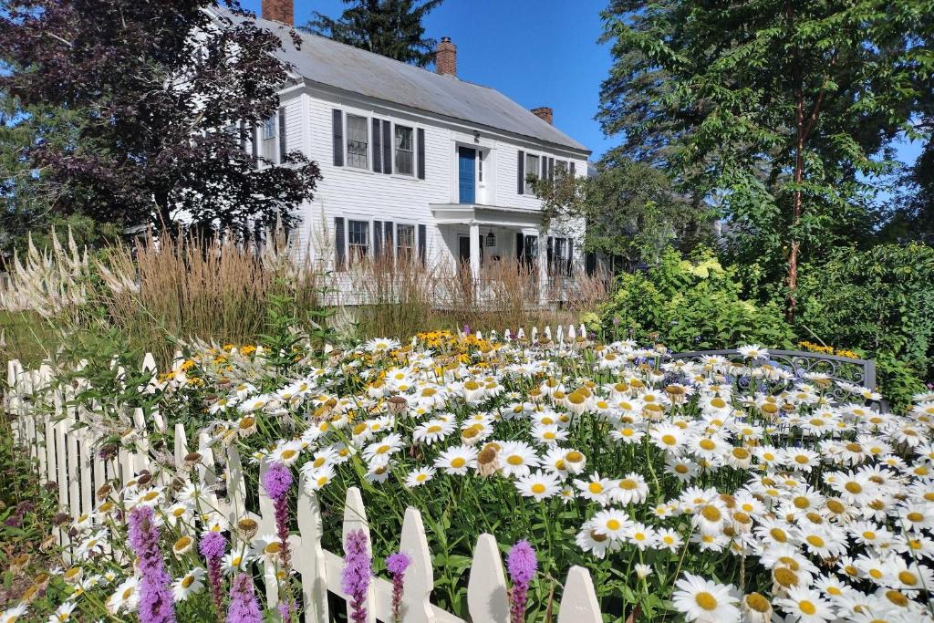 Ye Olde Inn Fryeburg Historic Home on Main St!