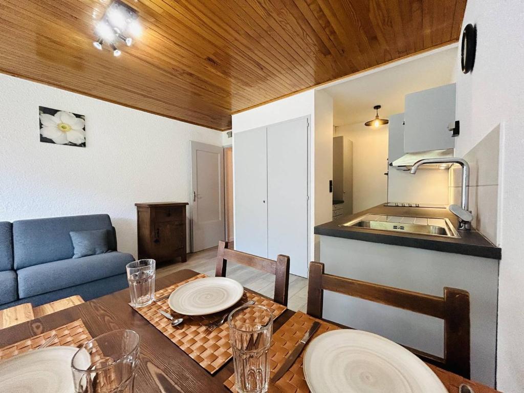 Studio Cabine Rénové avec Balcon et Parking Près des Pistes – La Salle-les-Alpes - 2