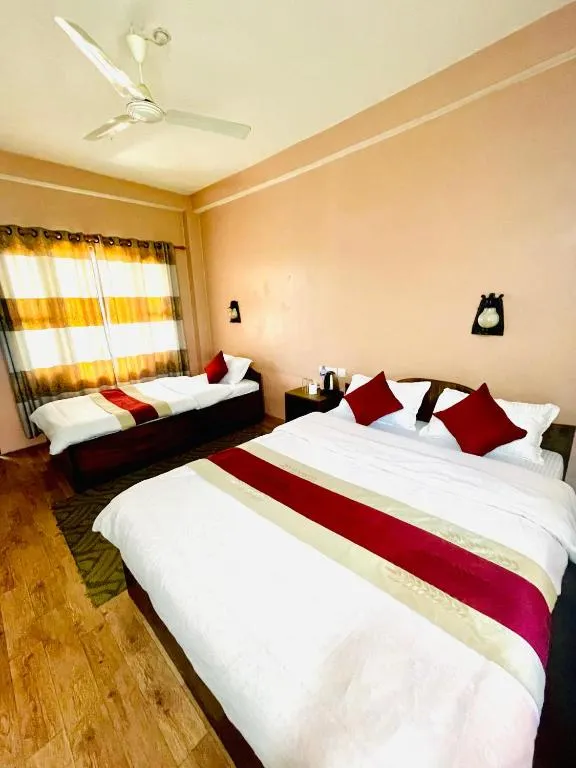 Hotel Tree Tops- A Serene Friendly Hotel in Sauraha, hotel in Chitwan