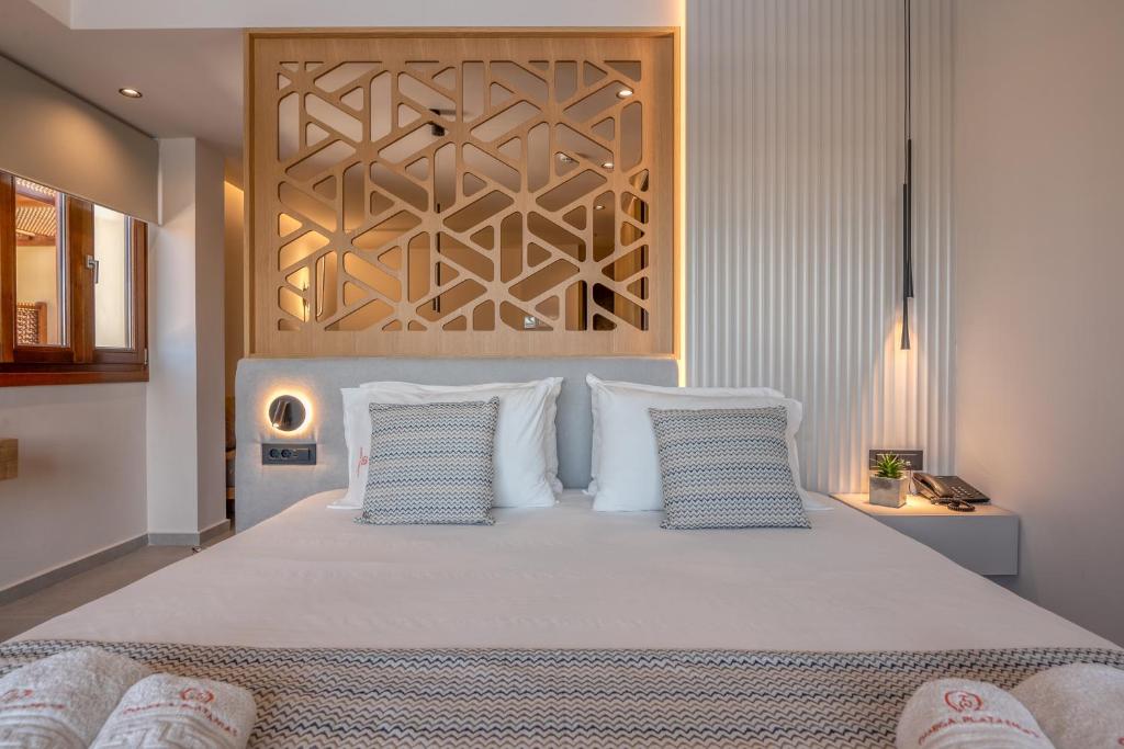 Omega Platanias, Plataniás