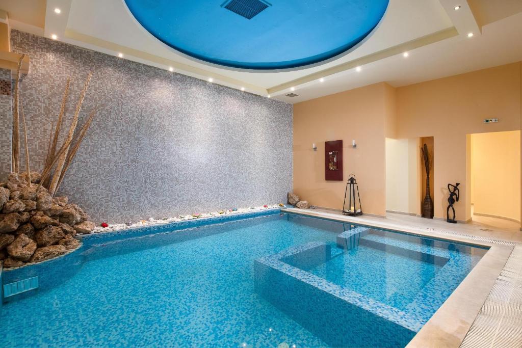 スイミングプール