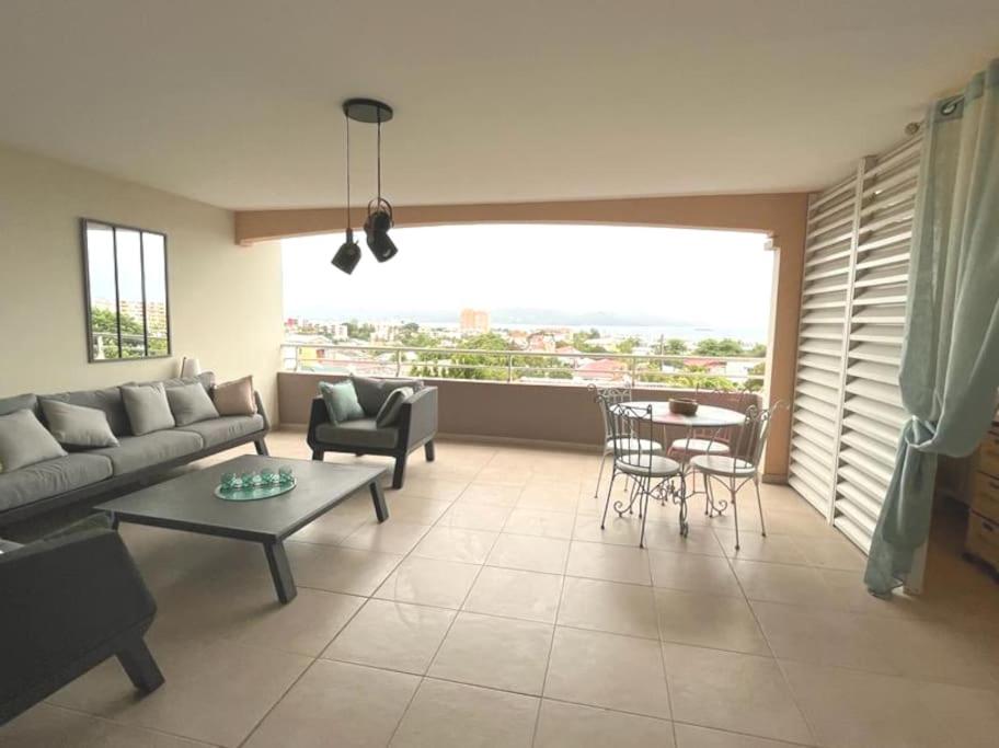 F2 avec terrasse et magnifique vue mer, Schoelcher