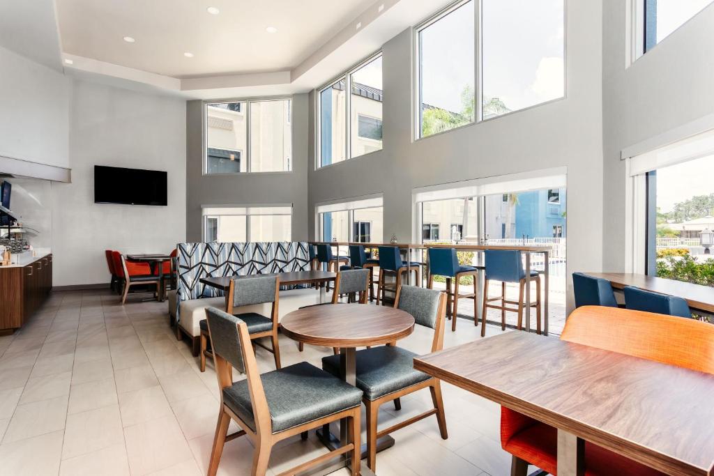 Holiday Inn Express Hotel Clearwater East - ICOT Center By IHG 호텔 이미지 1