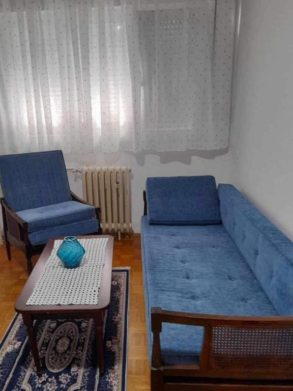 Sobe Aerodrom, Surčin