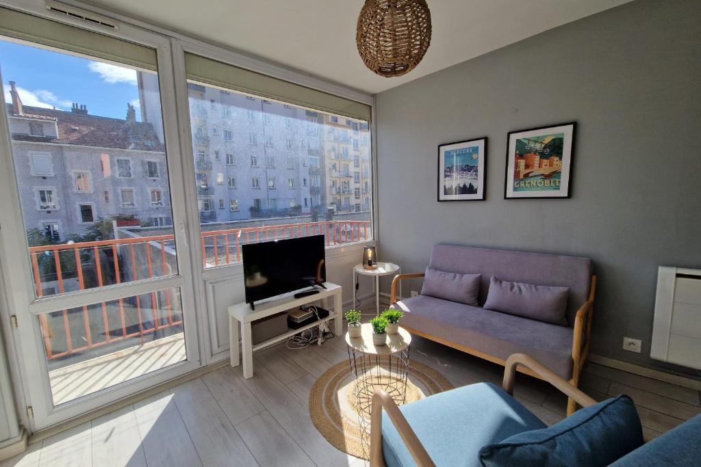 Le Champs de Mars, Centre-ville, vue Bastille, terrasse - 2
