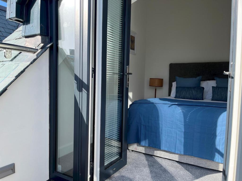 Exceptional 3 Bed Home near Penzance Seafront photo 6