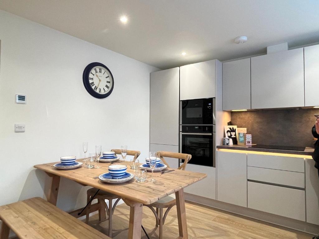 Exceptional 3 Bed Home near Penzance Seafront photo 3