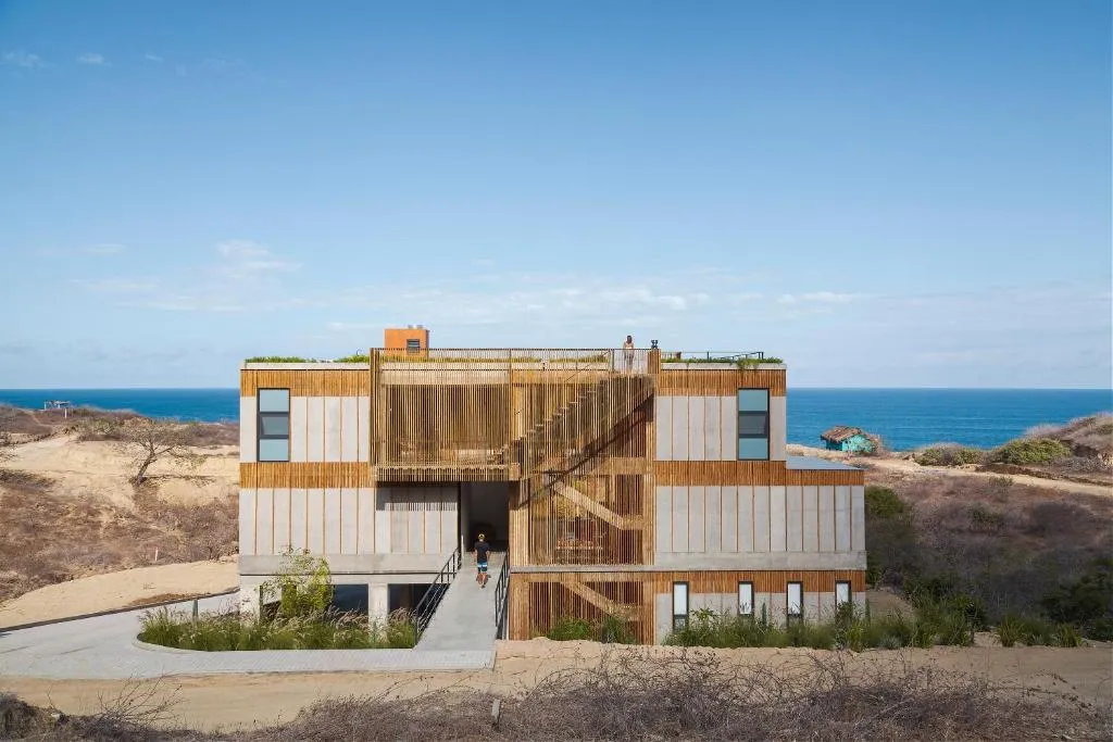 Eolia Sustainable Design Hotel，位于曼塔的酒店
