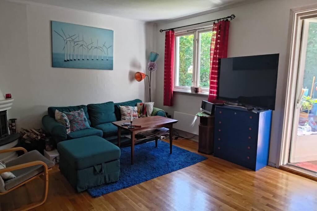 Spacious 2BR apt - quiet area