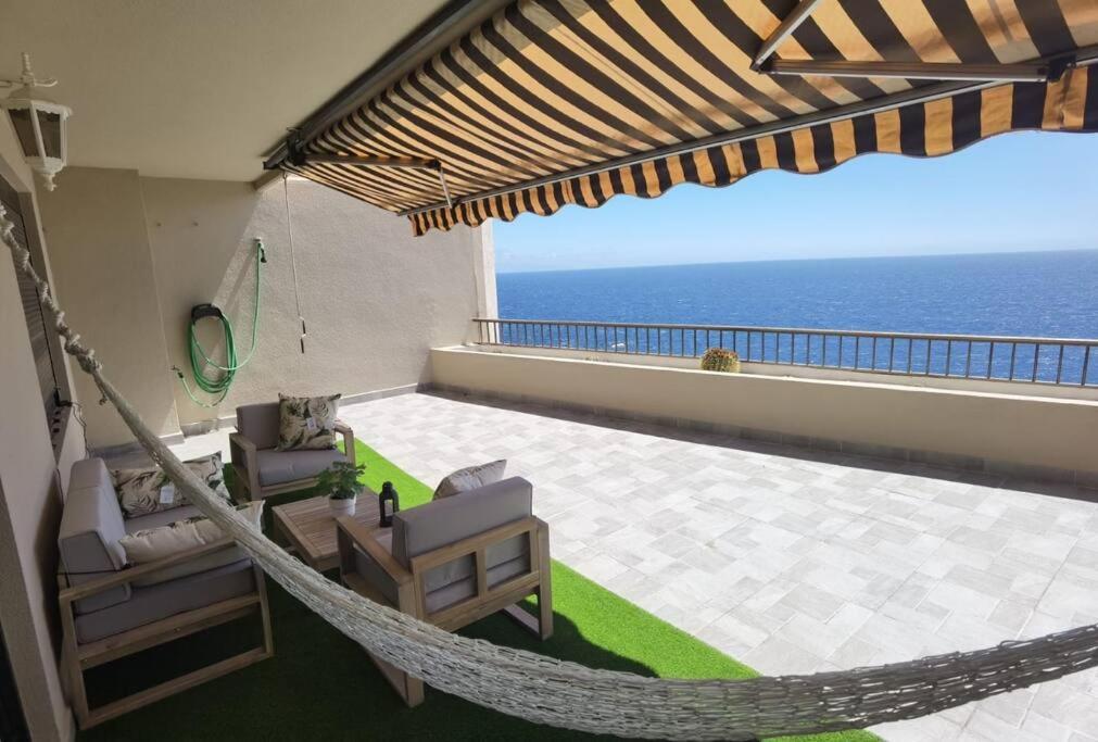 Ocean view apartment with terrace, Radazul