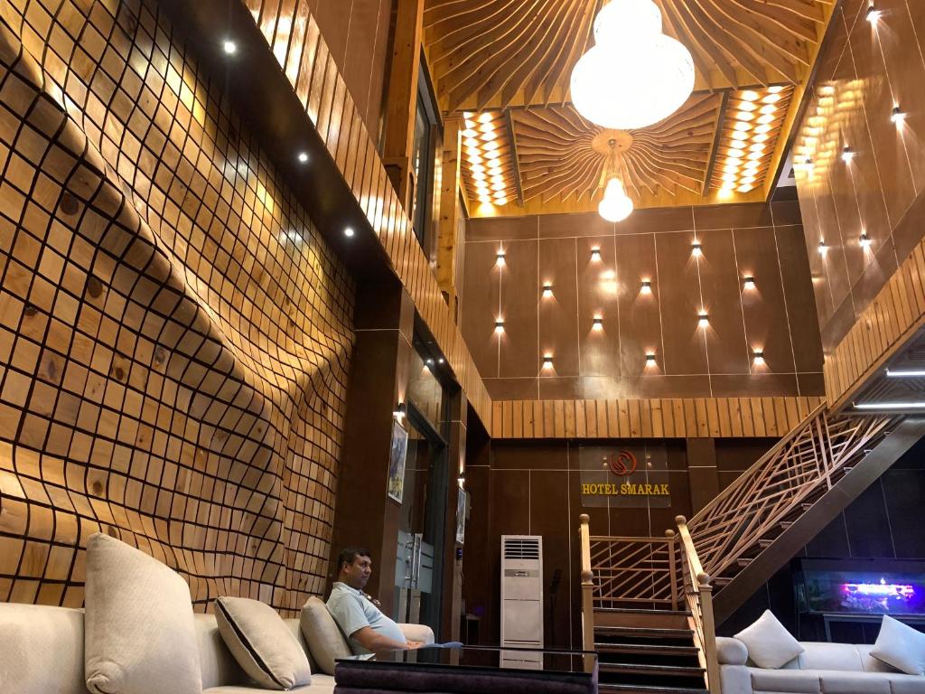 Hotel Smarak의 전망이 있는 야외 수영장 이미지