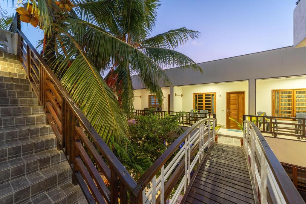 カマドゥー イン (Kamadhoo Inn) 外観