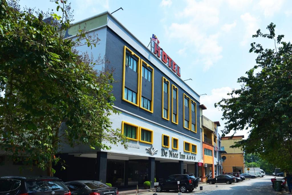 Entrance, OYO 90865  Hotel De Nice Inn in Kuala Lumpur