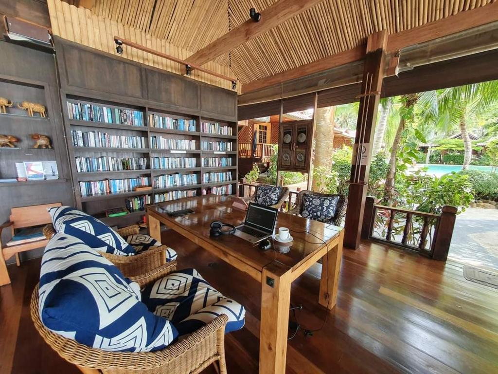 Recreational facilities, Salad Hut Resort in Ko Pha-ngan