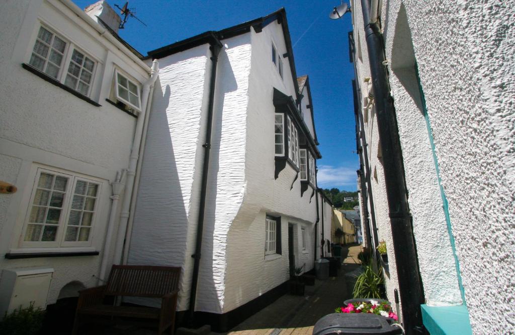Lantau Cottage: Historic Elizabethan house very close to the beach, Looe