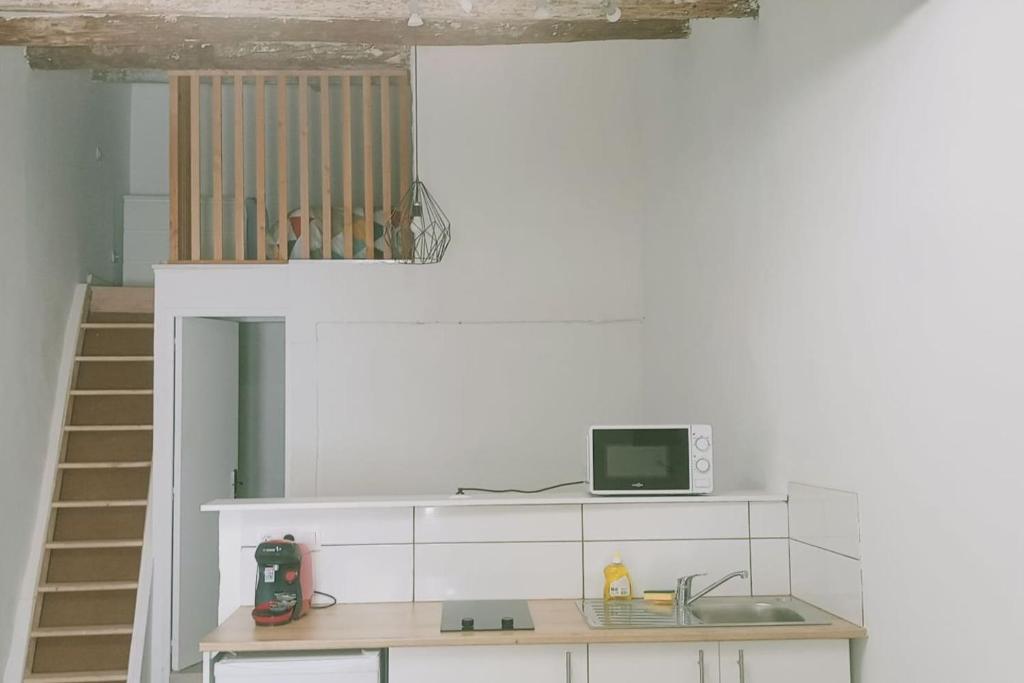 BudgetBnb 163 appart mezzanine clim - 1