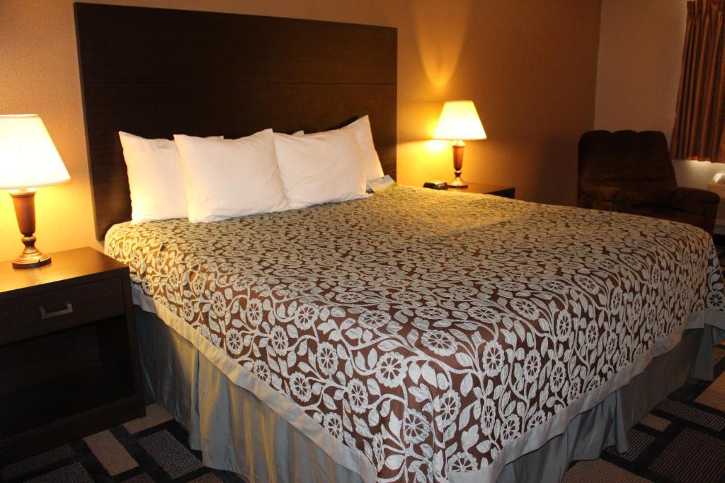 Days Inn by Wyndham Watertown photo