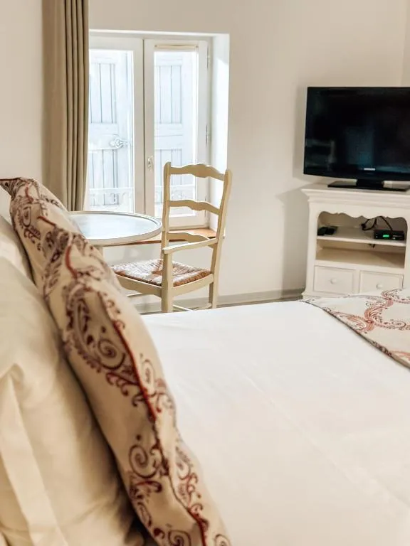 Auberge de l'Abbaye Cruis，位于Cruis的酒店