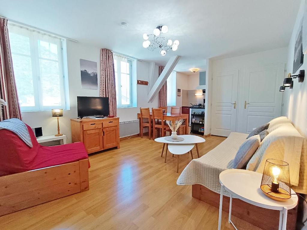 Le Venasque, T2, centre Luchon, wifi, casier à ski, ascenseur, 4 personnes - 2