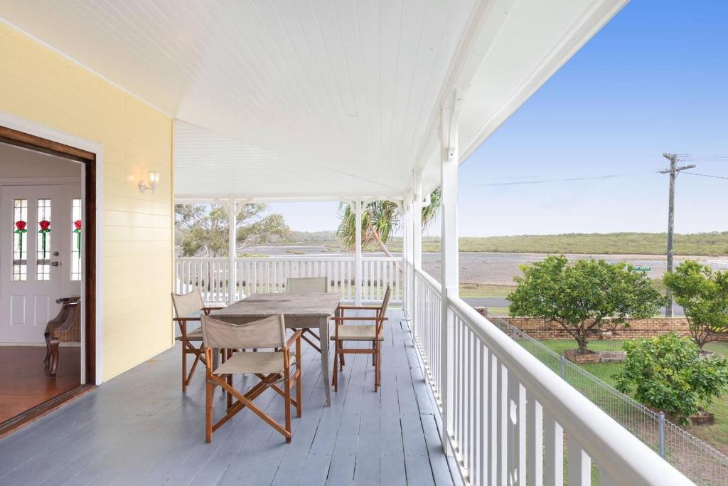 Coastal Queenslander with Fraser Island Views, Boonooroo