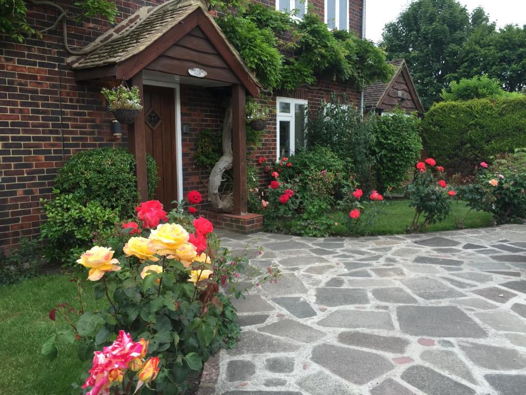 Entrance, Clay Farm Guest House in London