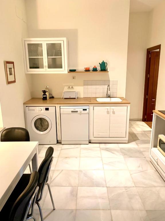 Recaredo Apartments - 4
