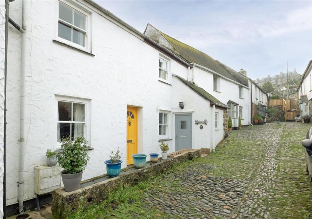 Sea Shanty Cottage - pet-friendly self-catering cottage in Newlyn near Penzance