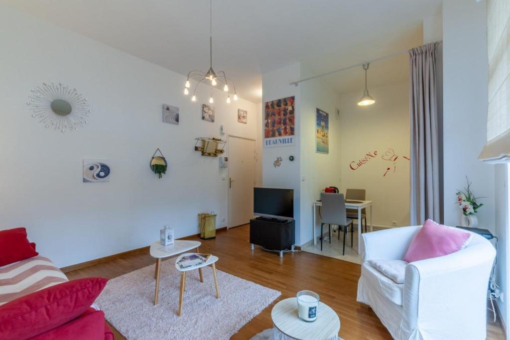 Warm studio 100m from Place Morny and Port - 5