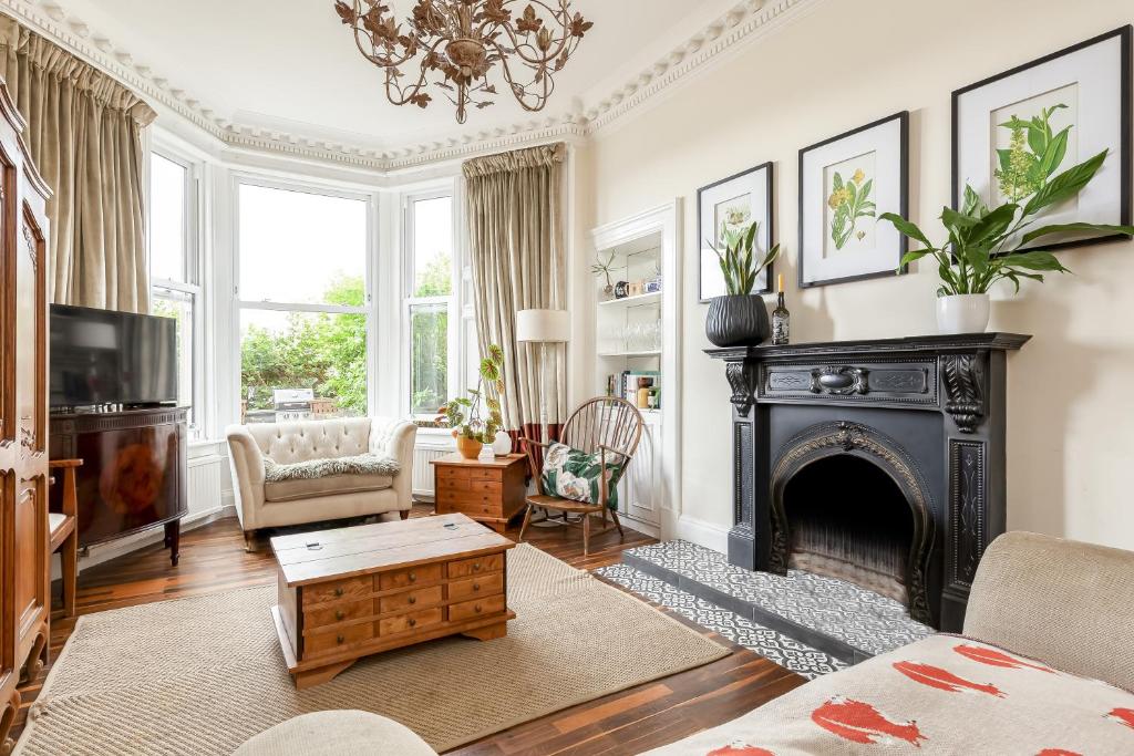 Stylish Victorian Apartment's close to the Botanical gardens, Free parking!, Edimburgo