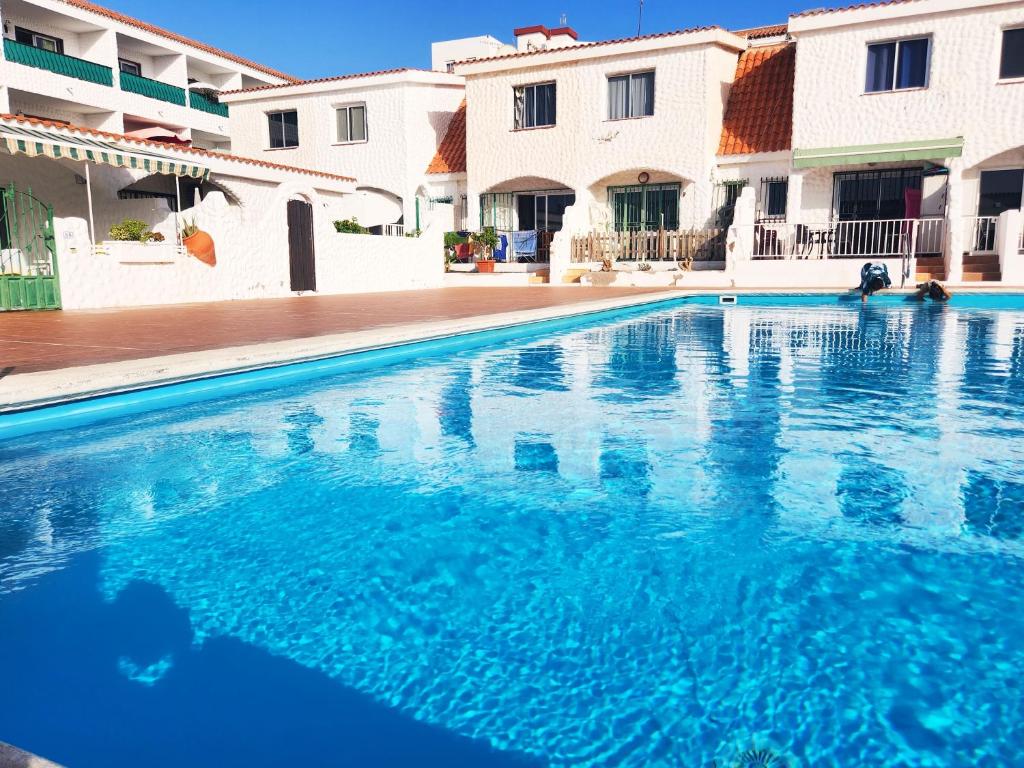 3 bedroom pool front bungalow in Costa Adeje - 1
