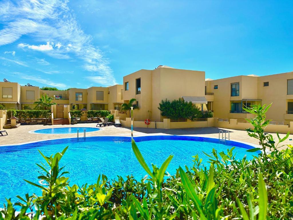 Pambnb - 250m to Beach, Family Pools, Wi-Fi & BBQ, Granadilla de Abona